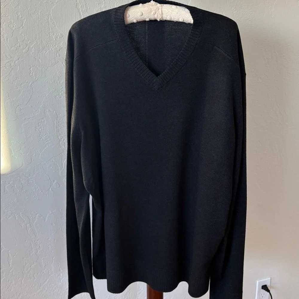 Men’s Smartwool V neck sweater. - Picture 10 of 13